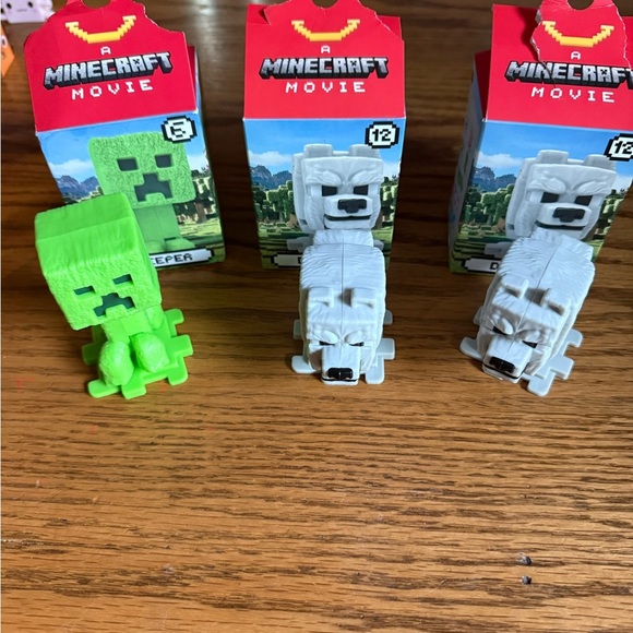 Minecraft Movie Creeper and Wolf Figures Collectible Set - Picture 1 of 5